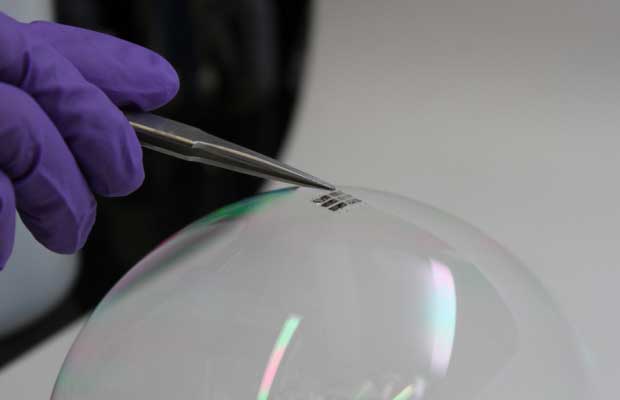 MIT researchers demonstrates thinnest, lightest solar cells ever produced