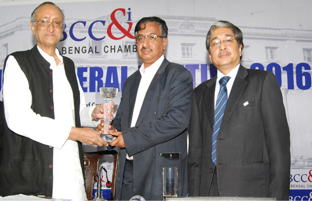 Vikram Solar CEO bags Bengal Entrepreneurship Award 2016