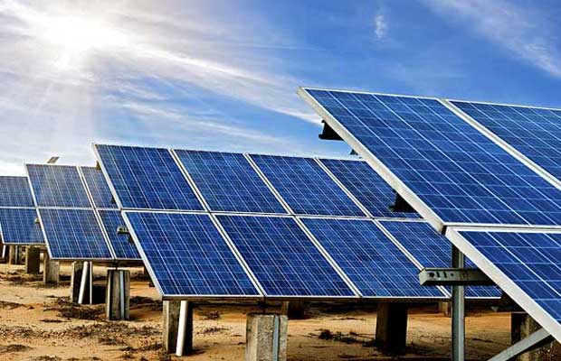 India’s Solar Energy Capacity Grows by Record 5525 MW