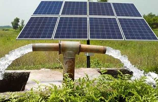 As Farmers Switch to Solar Pumps, Experts Fear Groundwater Exploitation