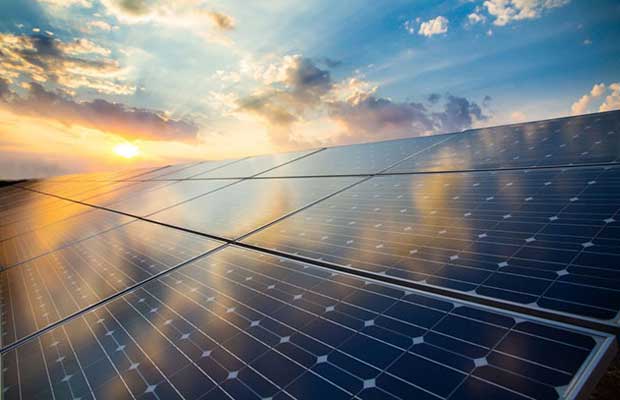 In a Tumultuous Year, Utility-Scale Solar Installations Decline 39% in FY21