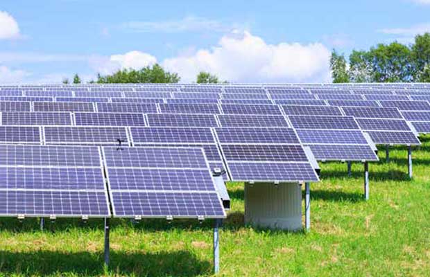 Rupee fall puts Rs 28,000 crore solar projects at risk