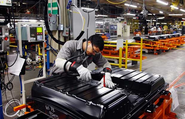 GM and LG Chem to Mass Produce Battery Cells for Future EVs