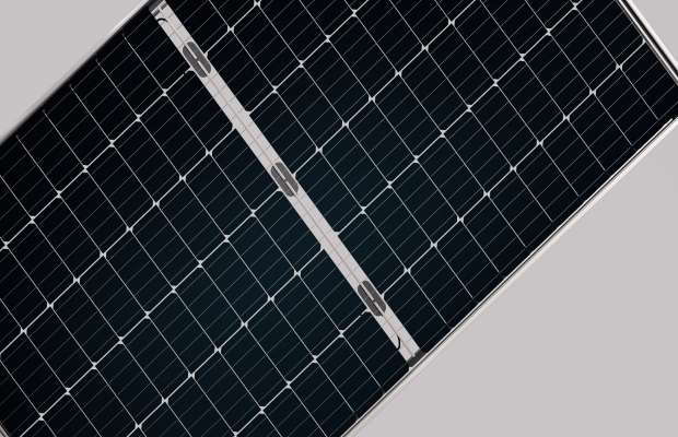 LONGi 72 Bifacial Half Cell Module Hits Record with 450W Front-Side Power