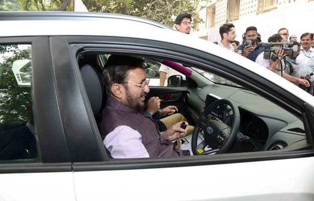 5 Lakh Govt Cars to be Replaced by E-Vehicles: Javadekar