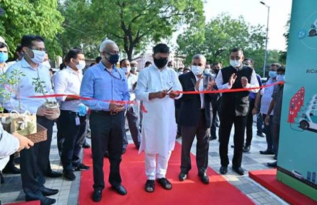 RK Singh Launches First-of-its-Kind EV Charging Plaza in Delhi