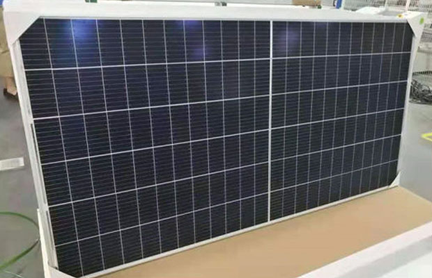 Canadian Solar Starts Mass Production of 210 mm Large Cell Modules of up to 665 W