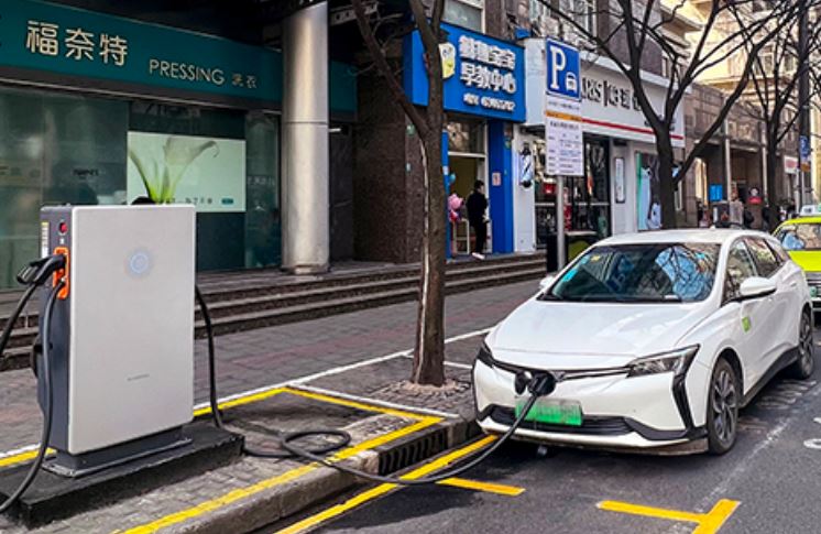 Sungrow Supplies Shanghai’s First Road DC 120 kW Fast EV Charger