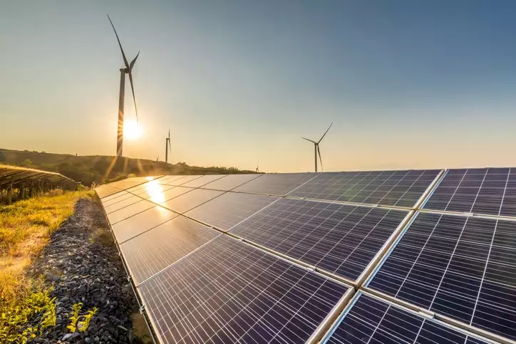 Hinduja Renewables & SJVN Among Winners in GUVNL’s 500 MW Solar Tender