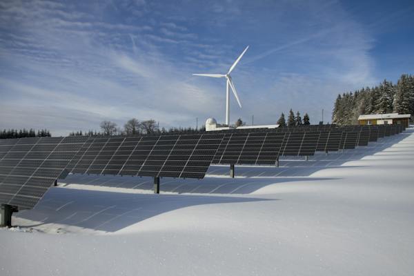 Six Solar Manufacturing Companies Establish Alliance to Standardize 700W+ Modules