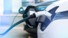 ARENQ Partners with DE Power to Distribute EV chargers, Swapping Stations
