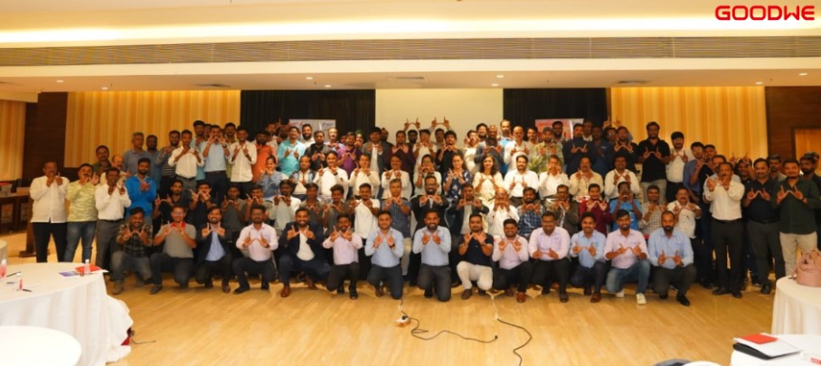 Team GoodWe with audience at Pune customer meet